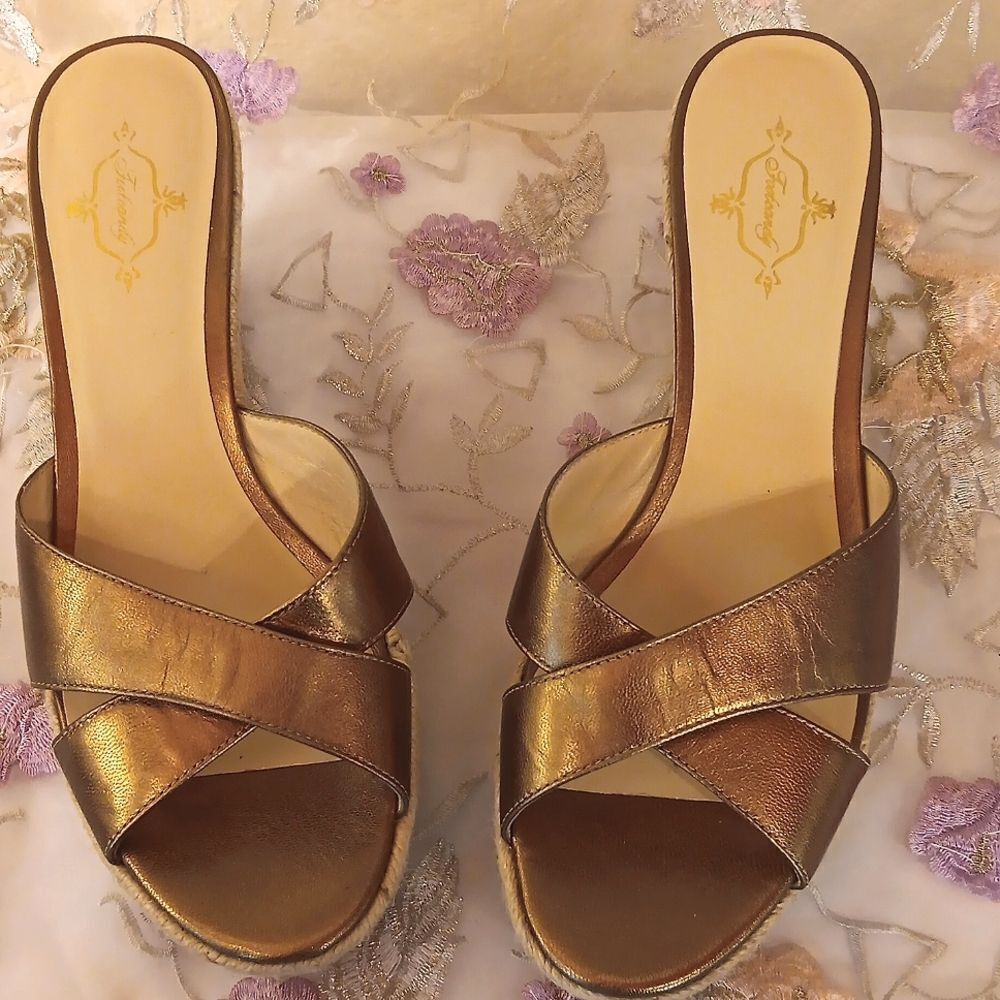 Footcandy Gold Wedge Sandals with Cross-Strap Design And Rope Sole.Beachy.